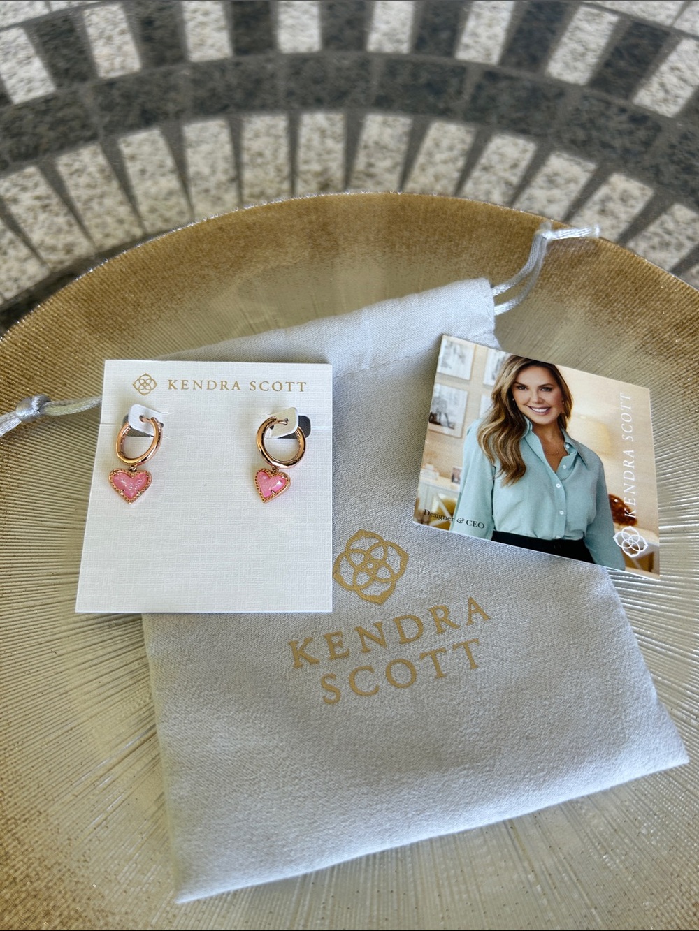 Kendra Scott Ari Gold Huggie Earrings with Pink Glitter Heart Charms